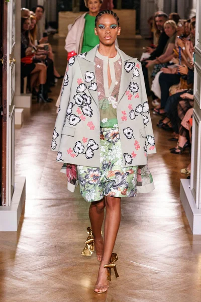 Look 10